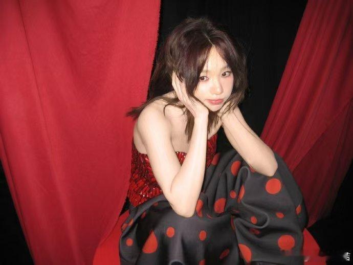 徐梦洁怎么又姐又妹的 徐梦洁怎么又姐又妹这么自然！卷发造型下，萌妹的灵动和姐的稳