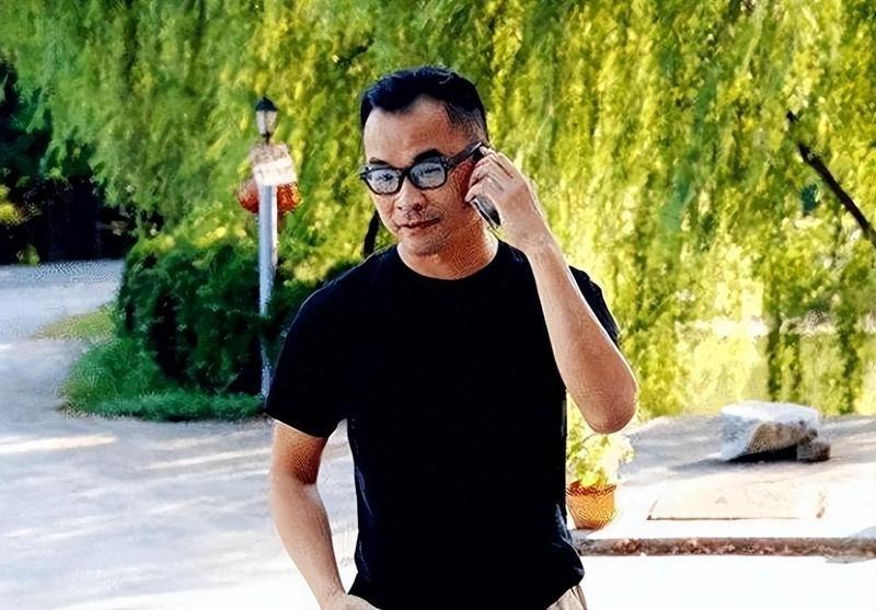 他放弃百万年薪出家为僧,与妻子告别,妻子:愿再无来世


百万富翁弃绝世俗,妻子