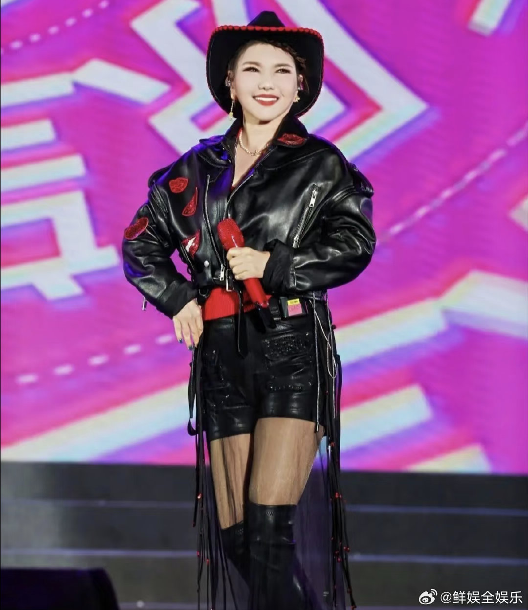 乌兰图雅用眼线笔写小抄 乌兰图雅一公舞台是英文歌 浪姐一公小考 一整个被乌兰图雅