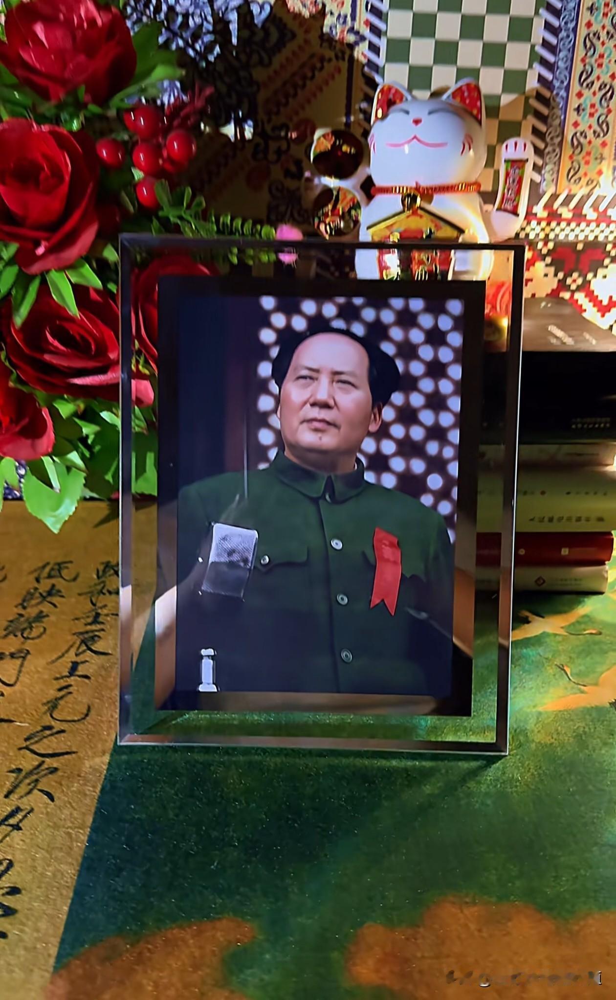 一个大公无私的人，
一个纯粹为人民服务的人，
一个毫不利己，专门利人的人！
一个