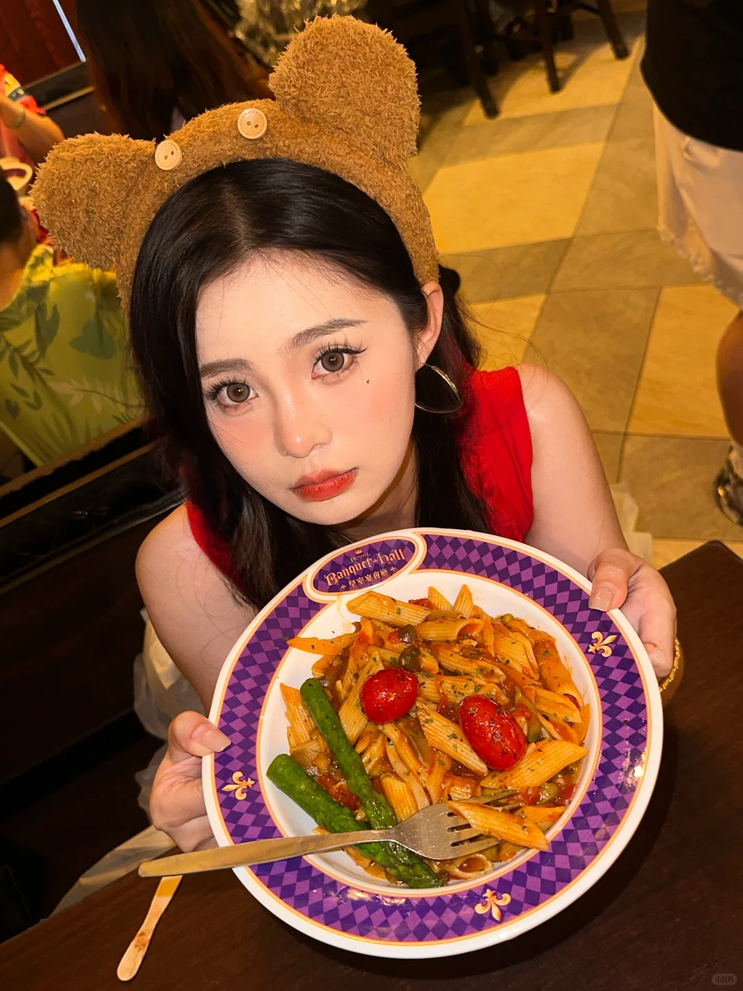 我姐妹给我在迪士尼餐厅拍的人生照片！