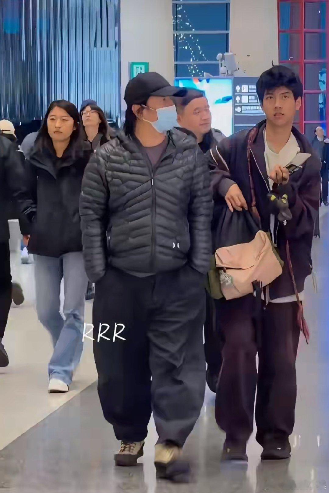 刘芸回应儿子内八问题刘芸郑钧回应儿子内八问题  刘芸郑钧感谢全网为jagger操