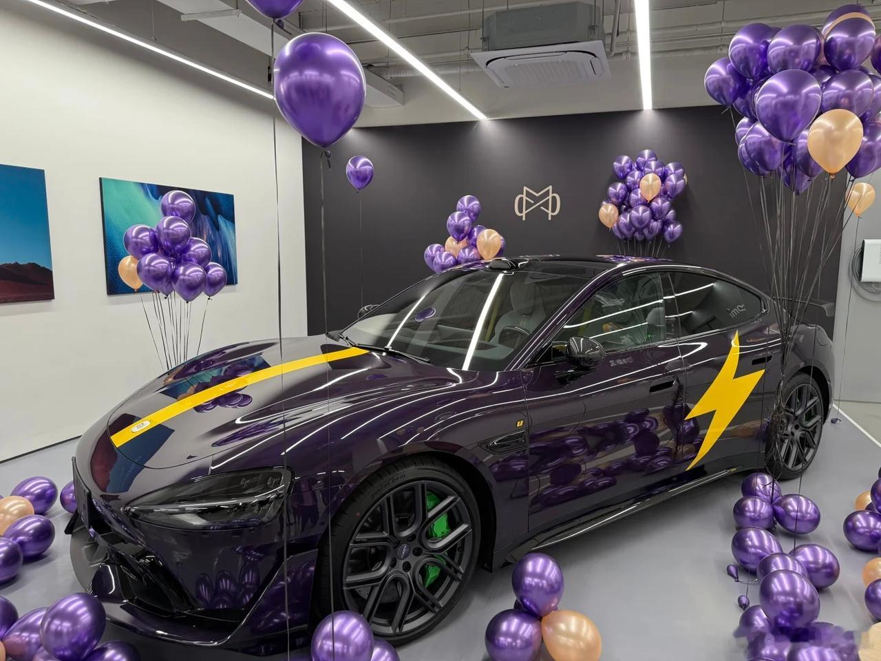 第一眼看到紫水晶SU7 Ultra的实车图，确实被那种质感打动了。这不是那种张扬