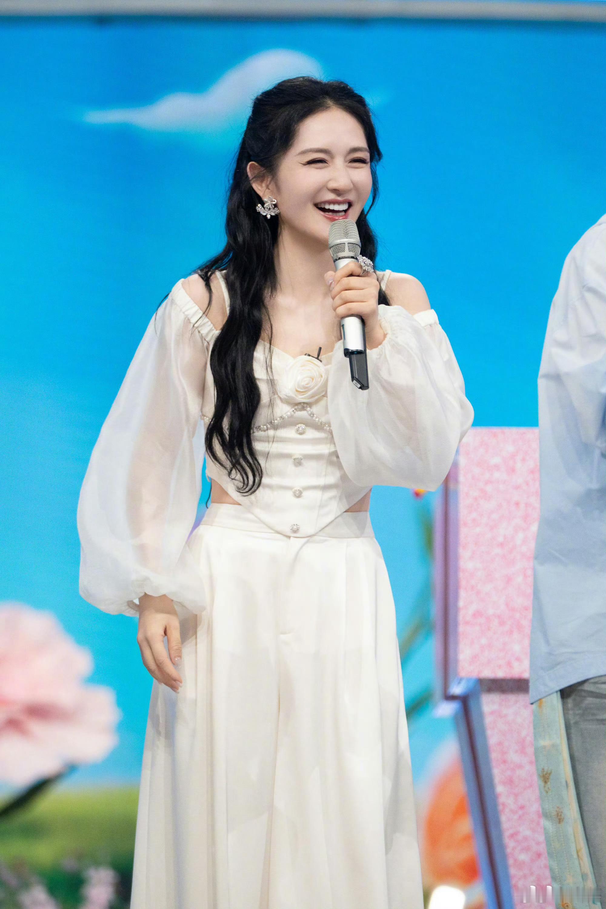 谢娜今晚有好消息宣布吓1⃣️跳 以为怀四胎儿子了 
