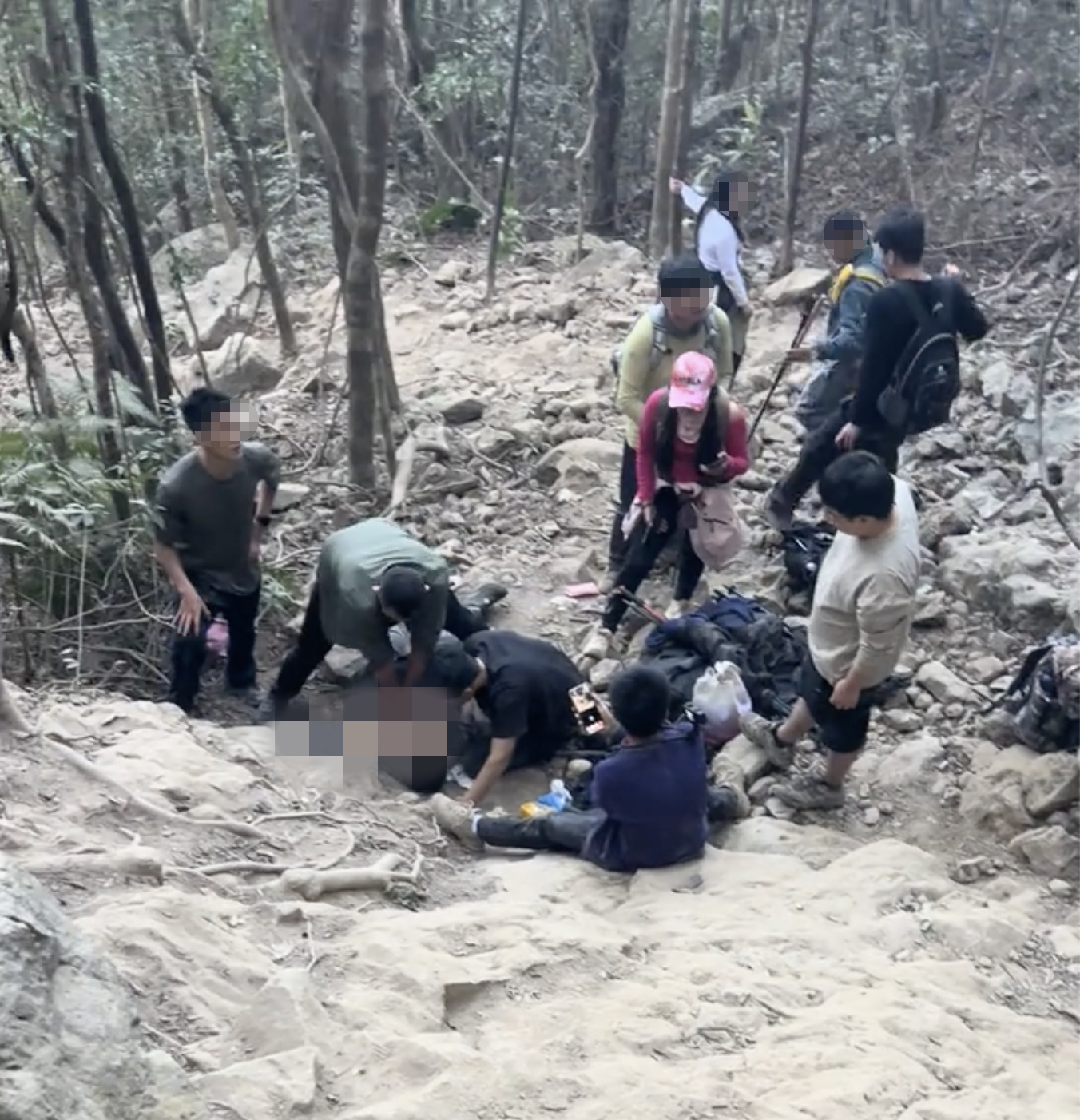 深圳“望郎归”一男子徒步非开放区域时猝死，该网红路线去年曾发生多起事故