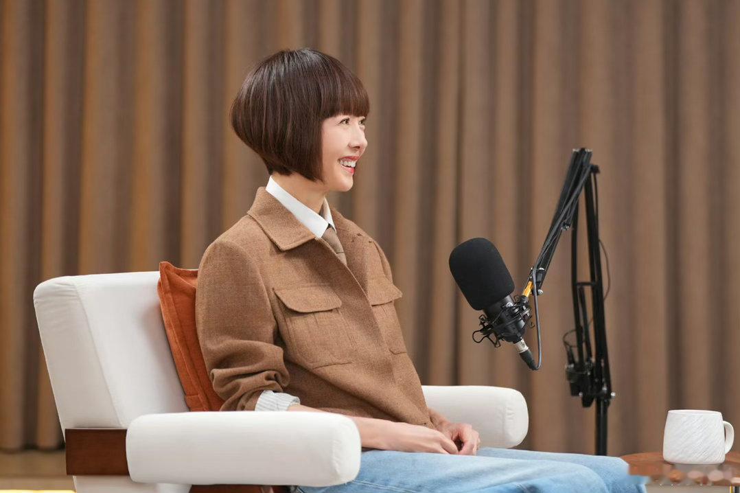 鲁豫30年职业生涯感悟微博文化之夜从青涩到从容，鲁豫用三十年完成了职业与人格的双