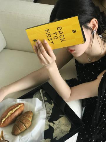 杨超越更新头像库存来了杨超越波点裙美萌成啥了 头像大户杨超越上新！黑波点裙又甜又