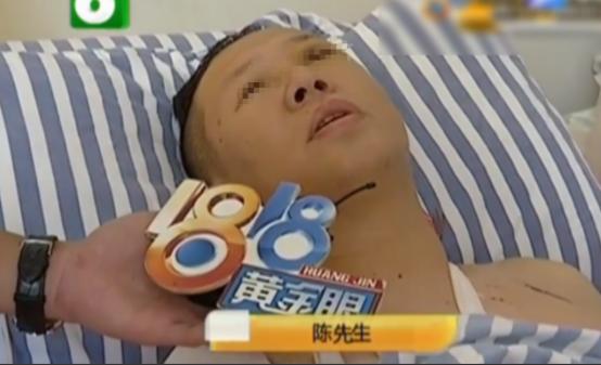 太猖狂了！2017年，杭州萧山，一男子在KTV逼迫服务员跪着倒酒，女服务员不跪，