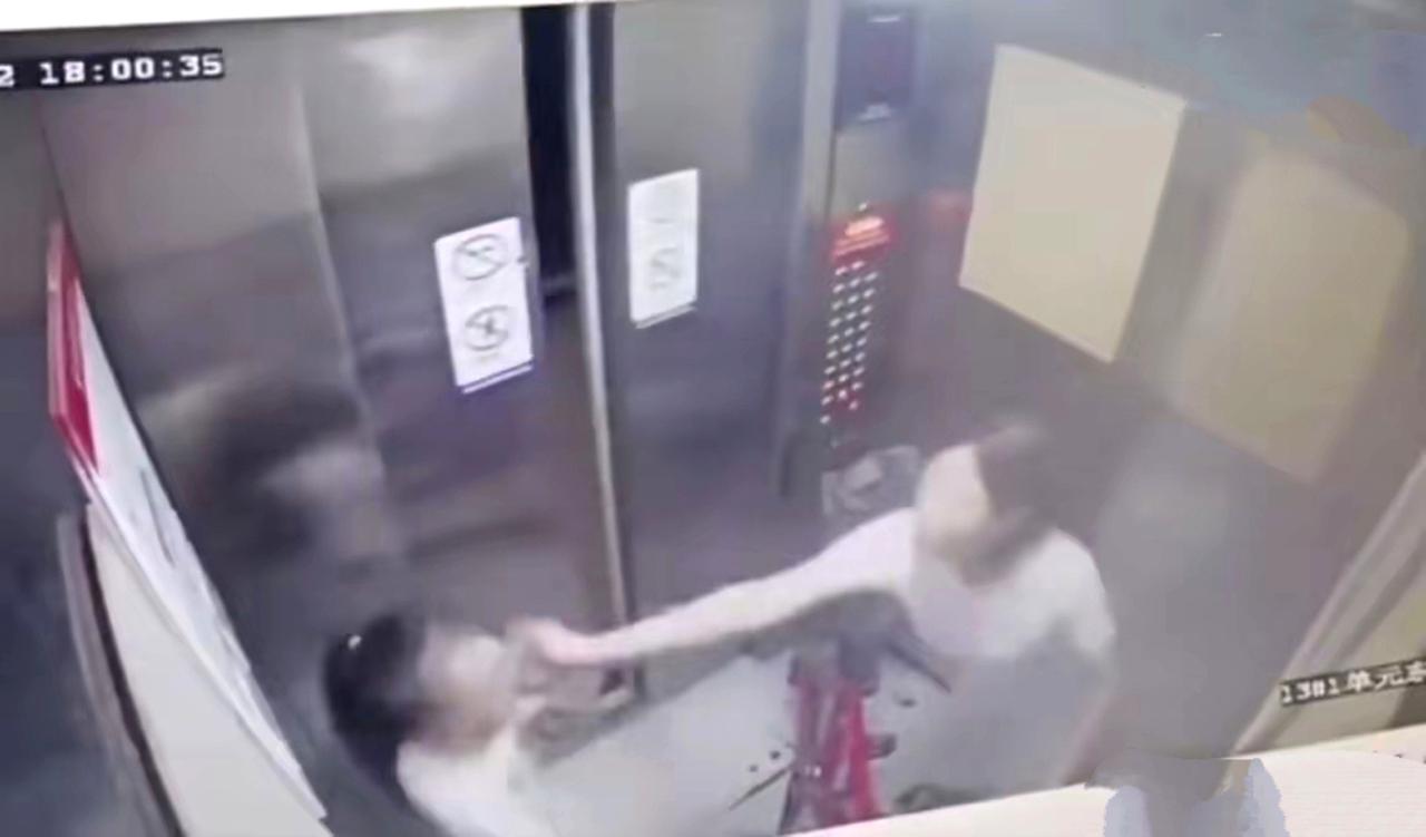 【渭南女孩摸车把手被掌掴，周兆成：轻微伤不涉刑，但殴打未成年人必须从重治安处罚】