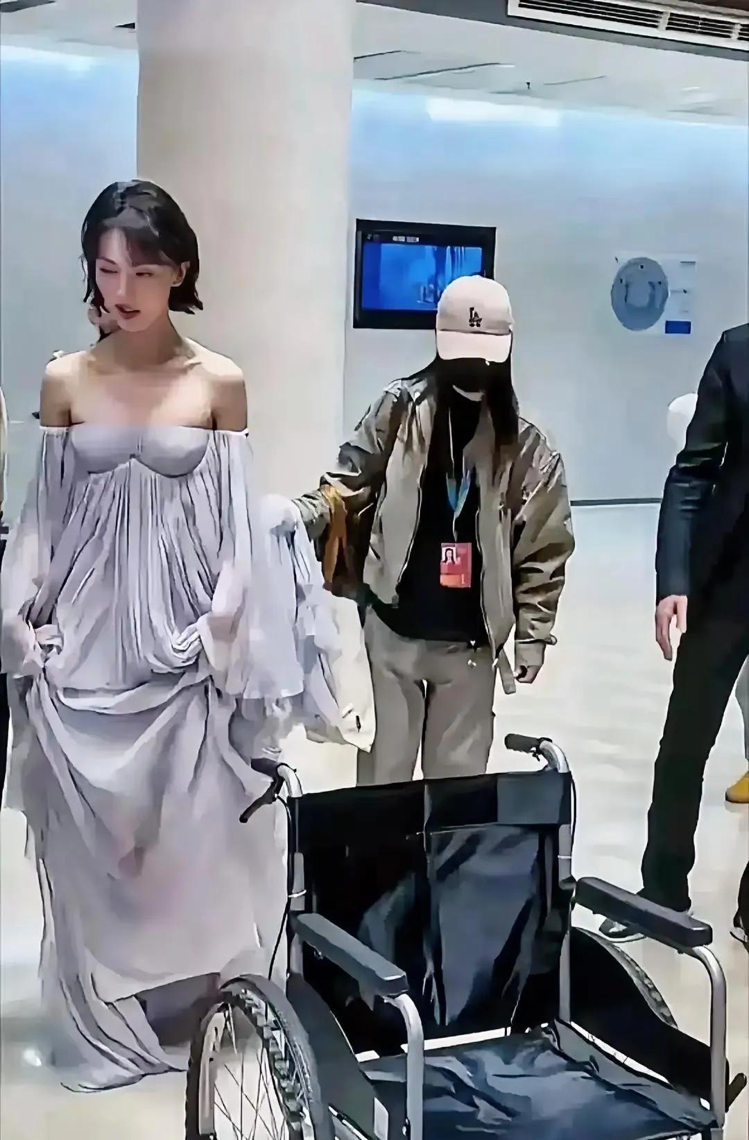 谁给的勇气，能让金晨，周冬雨，张子枫接受自己穿成这样跑出来！造型的目的难道不是扬