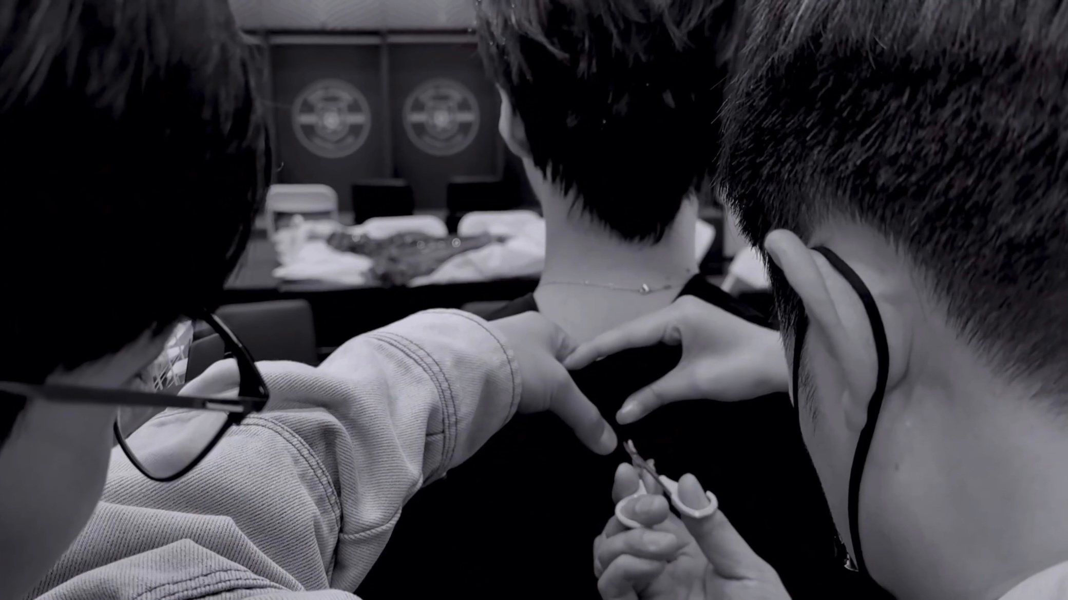 戴着项链，心脏喷血。。。 