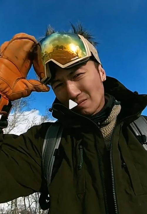 果然还是男人了解男人！
当我问好哥们，
谢霆锋说深圳开滑雪场，
太卷是不是夸张了