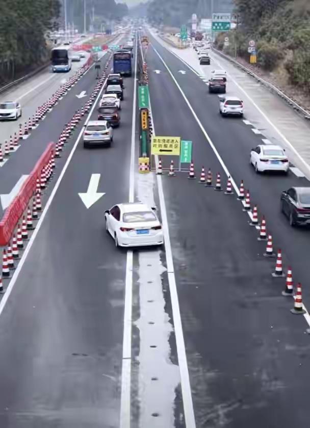 这是谁发明的，简直太聪明了！这种简单易行的做法，有效解决了节假日高速公路的拥堵难