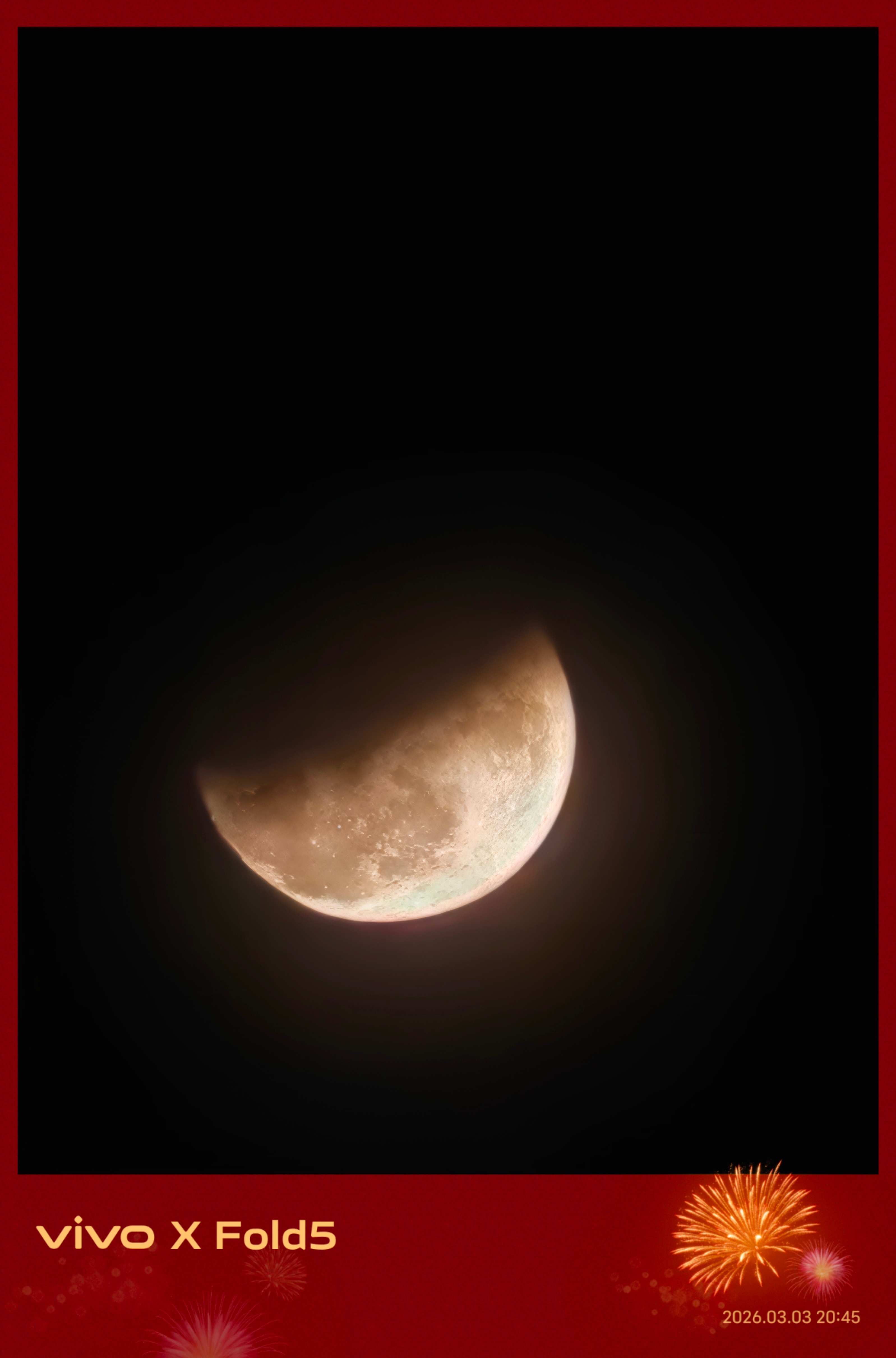 今天又是元宵节、又是血月真热闹用xfold5随手拍了下月亮这个效果还可以吧，嘻嘻