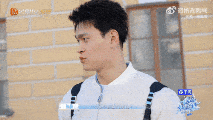 张豆豆哄孙杨孙杨不想让其他人多走路孙杨骨子里倔强又通透，哪怕错过电车也要亲自去一