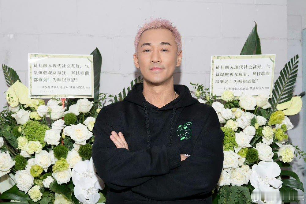 林峯演唱会寻秦记含量很高  哇哦，林峯演唱会《寻秦记》元素超多，角色语音直接把人