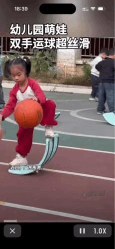 “火到新华社”！网友：“欧文”量产线！
近日在广东东莞，一所幼儿园的小朋友在翘翘