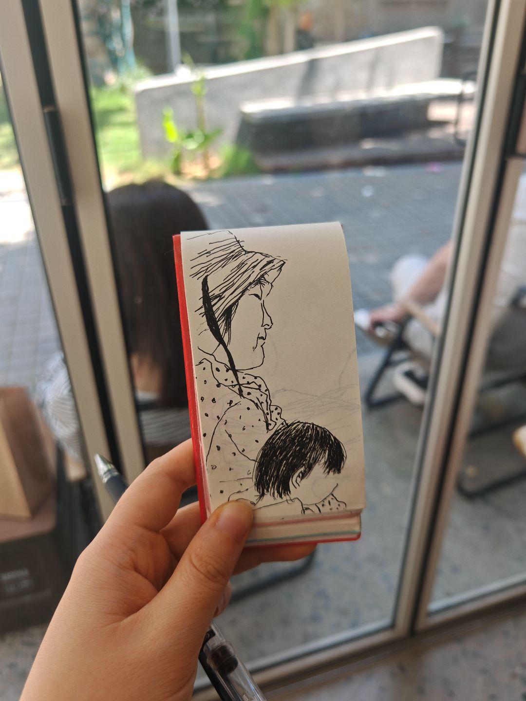 和朋友们一起咖啡店速写(^_^)
