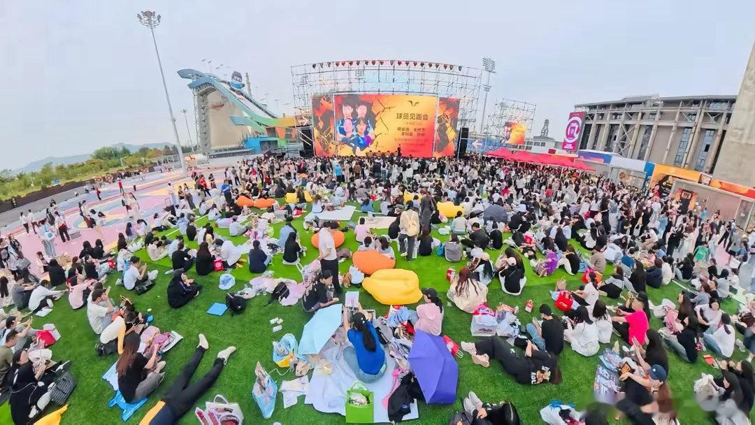 WTT中国大满贯倒计时100天全球乒乓精英加速冲刺，锁定北京石景山。100天后，