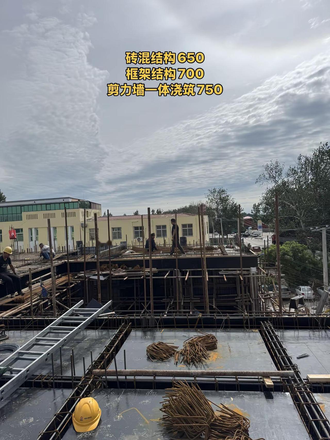 听说明年自建房政策要变了，今年家家户户都在盖房，大家都收到消息了吗？农村盖房地基