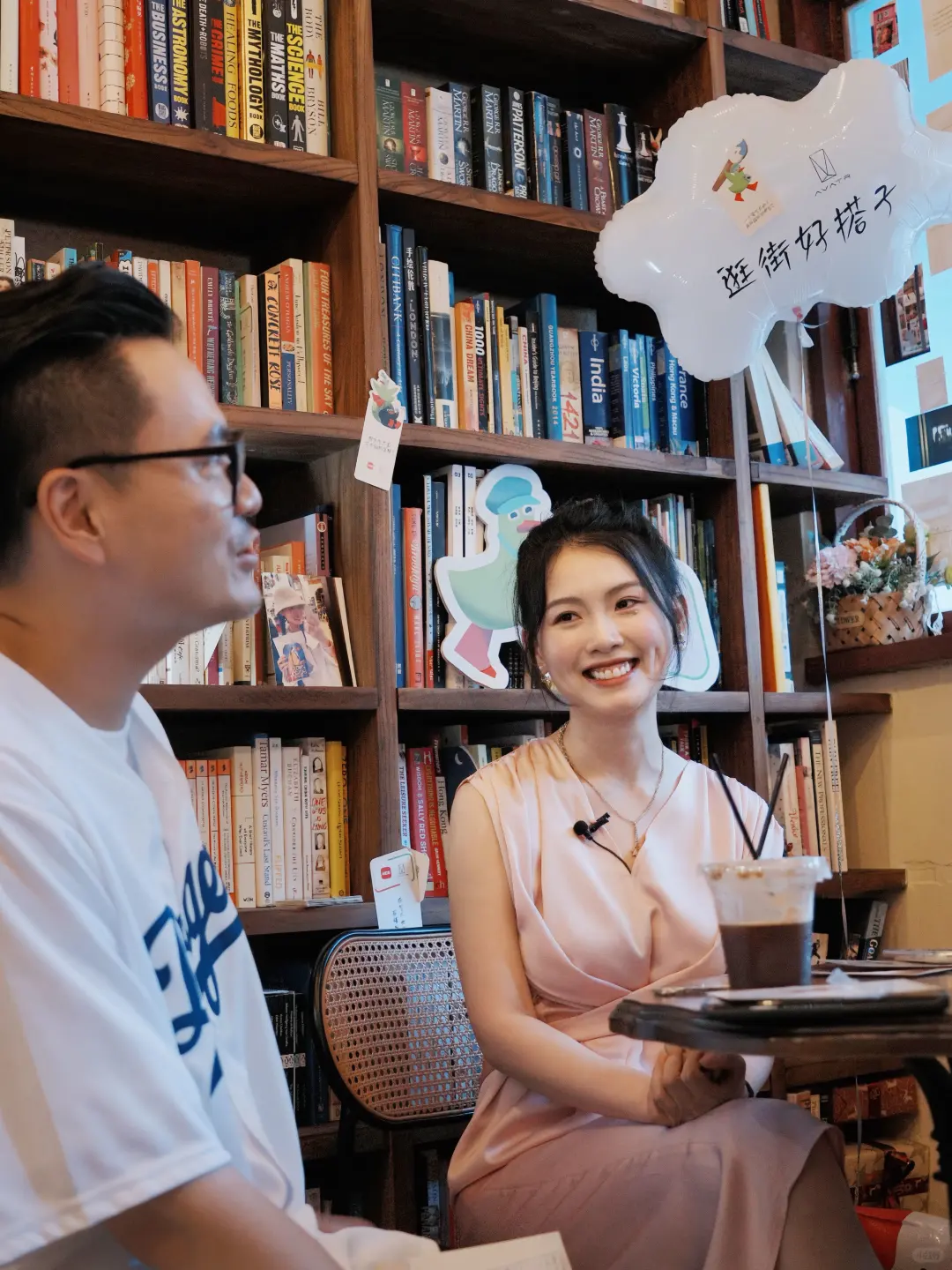 故事的开始，从那条发光的小马路讲起