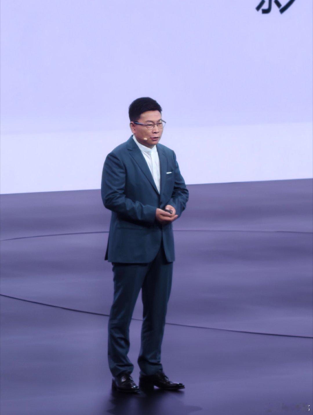 余总今天状态不错鸿蒙智行春季新品发布会