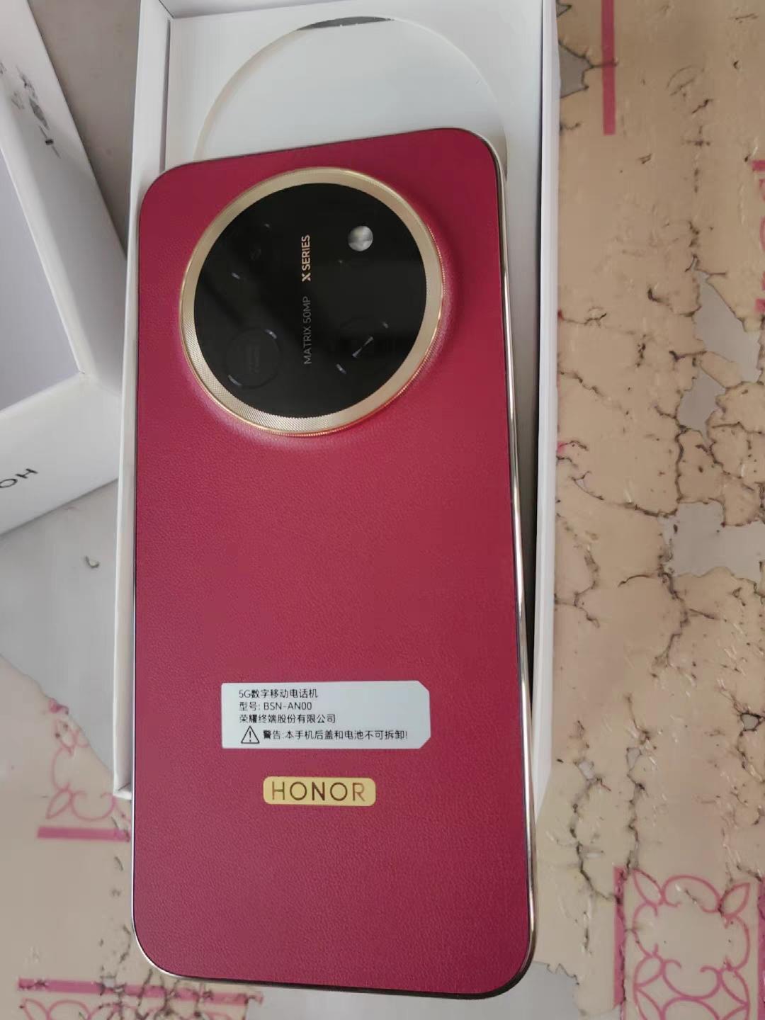 昨天友商发布会，让荣耀X80 Pro Max又火了一把！这台手机拿下了吉尼斯世界