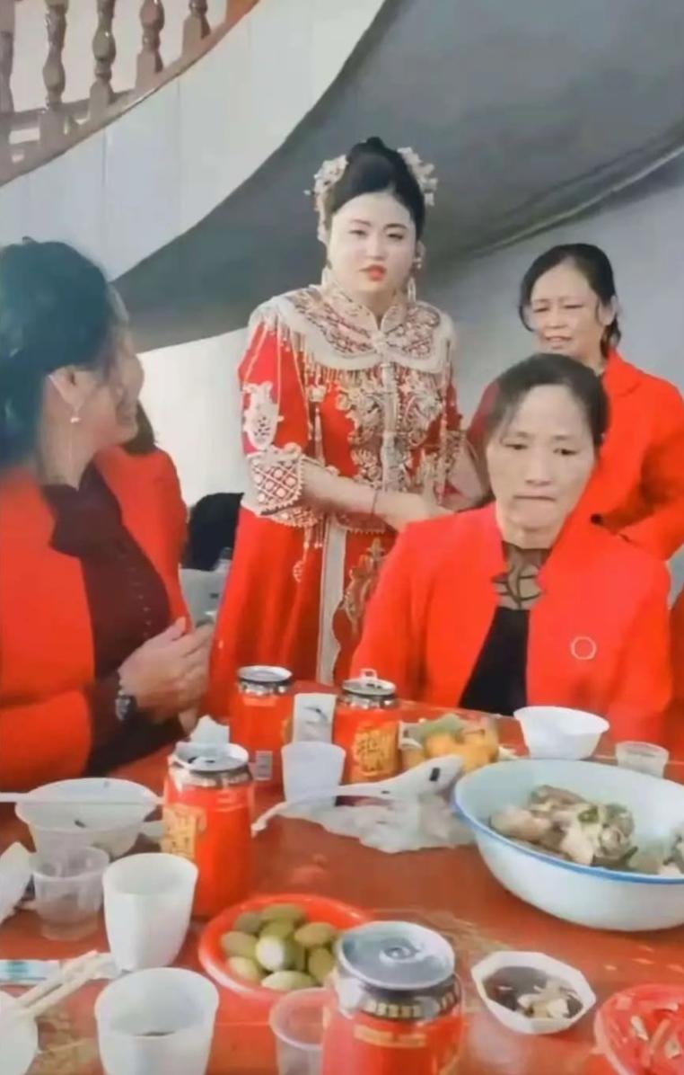 2025年莆田天价彩礼纠纷，现在看依旧让人唏嘘。
 
小伙前后拿出90.8万彩礼