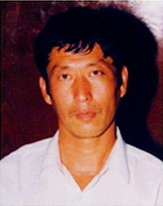 1997年警方来到悍匪白宝山住处，白准备拿枪摊牌，母亲问其何事
1991年8月末