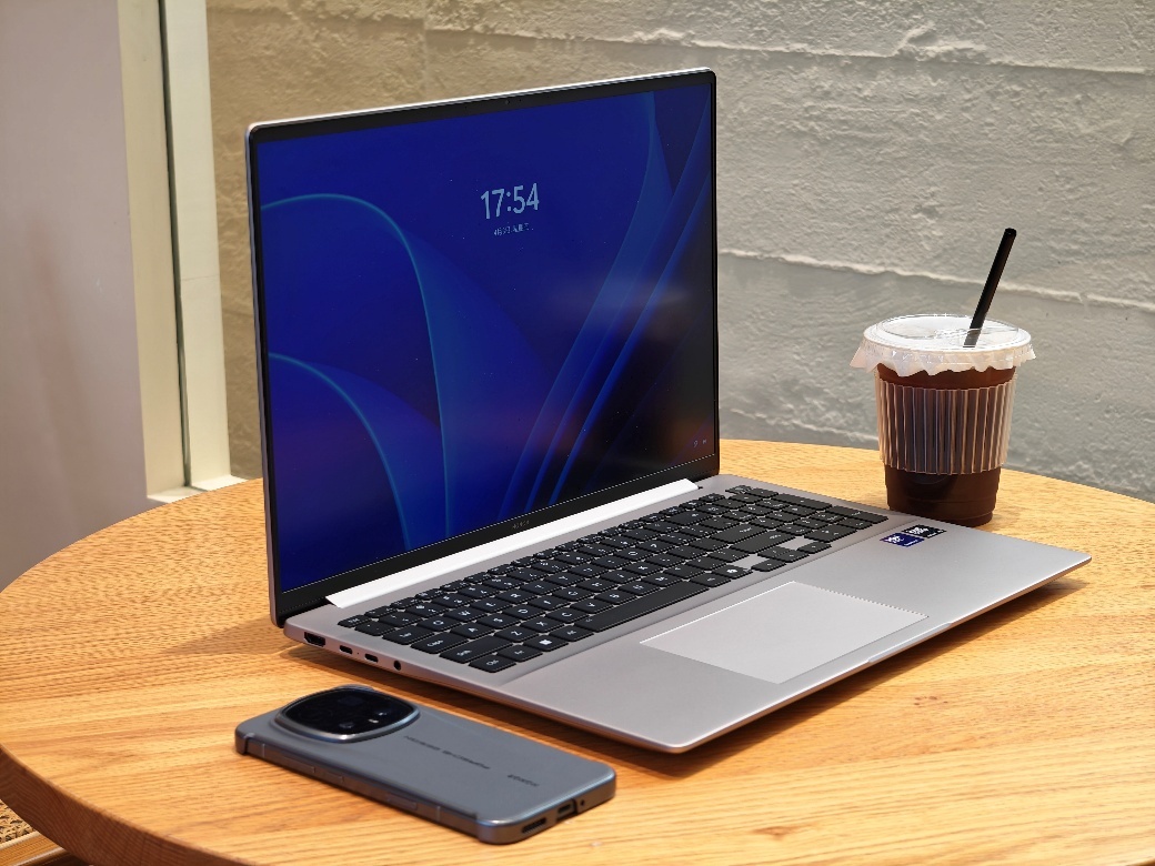 荣耀MagicBook 16就要来了，这款本本最近我也在使用，整体性能释放还是很