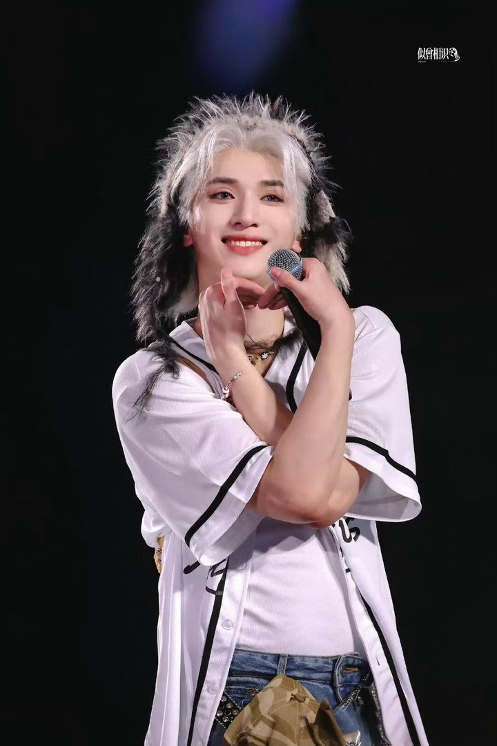 严浩翔新歌战报全是第一 从999到9999只用了16秒，从十万到百万只用了不到九