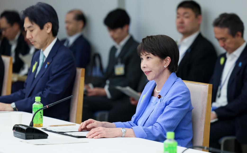 顶不住了，日本示好中国。当地时间6月30日，日本经济产业大臣赤泽亮正公开承认，中
