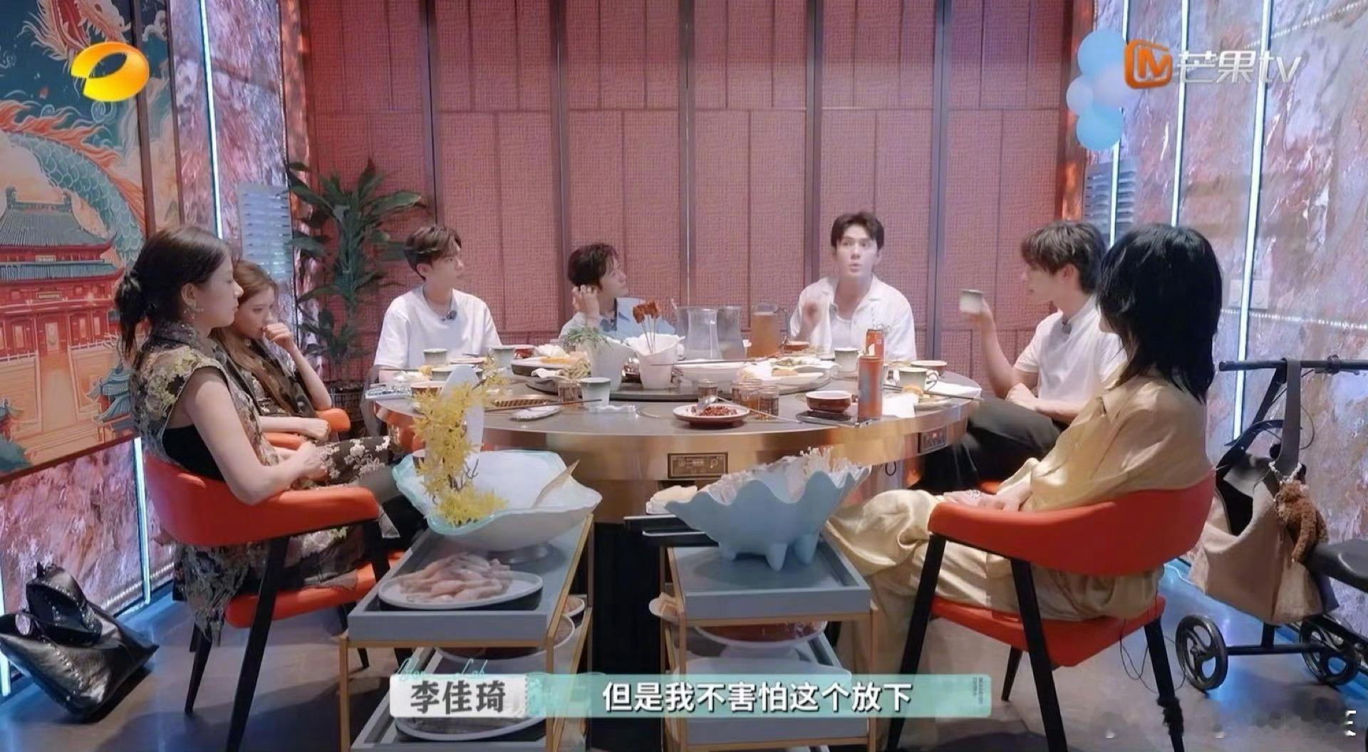 尚雯婕说李佳琦蒙眼往前跑从陌生到互相理解然后互相鼓励，合伙人的友谊太治愈了❤️‍