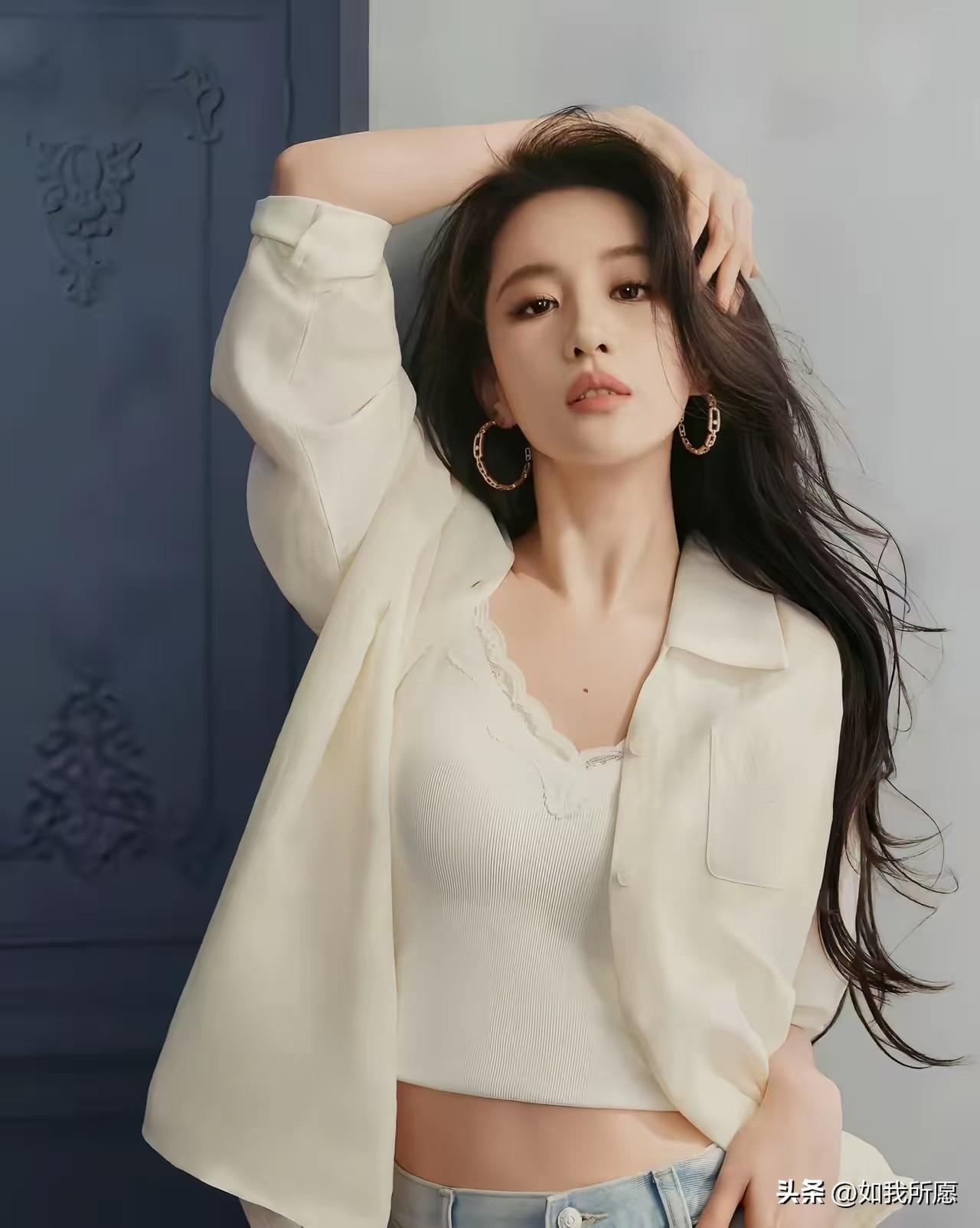 一开始
我以为是换了牛掰摄影团队，
后来我以为是后期修图师技能大爆发，

但是看