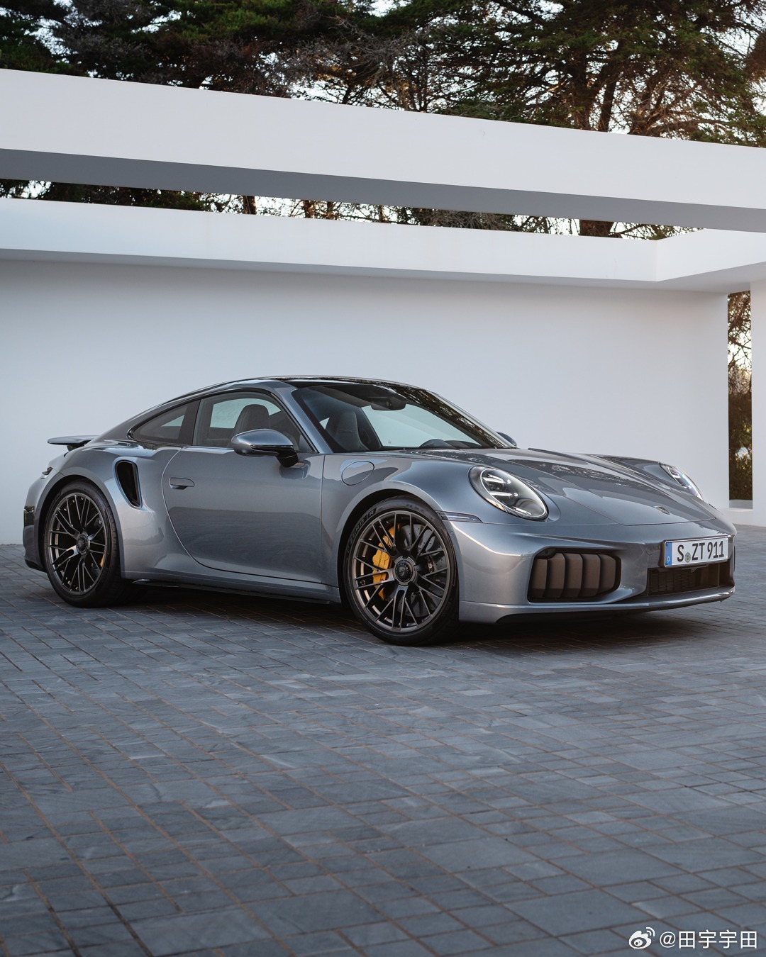 全新保时捷911 Turbo S 992.2混动+俩电动涡轮增压器，系统最大综合