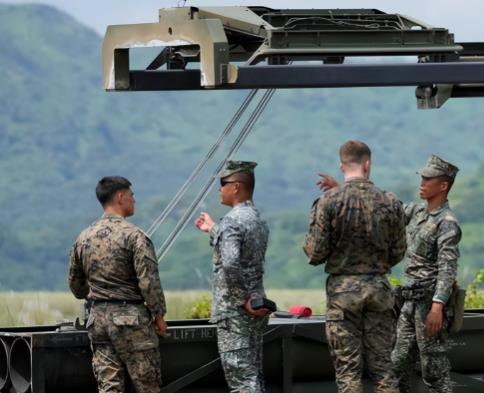 5国派兵“堵门”都是幌子，别上当！
美国发起的“肩并肩”联合军事演习，除了自己，