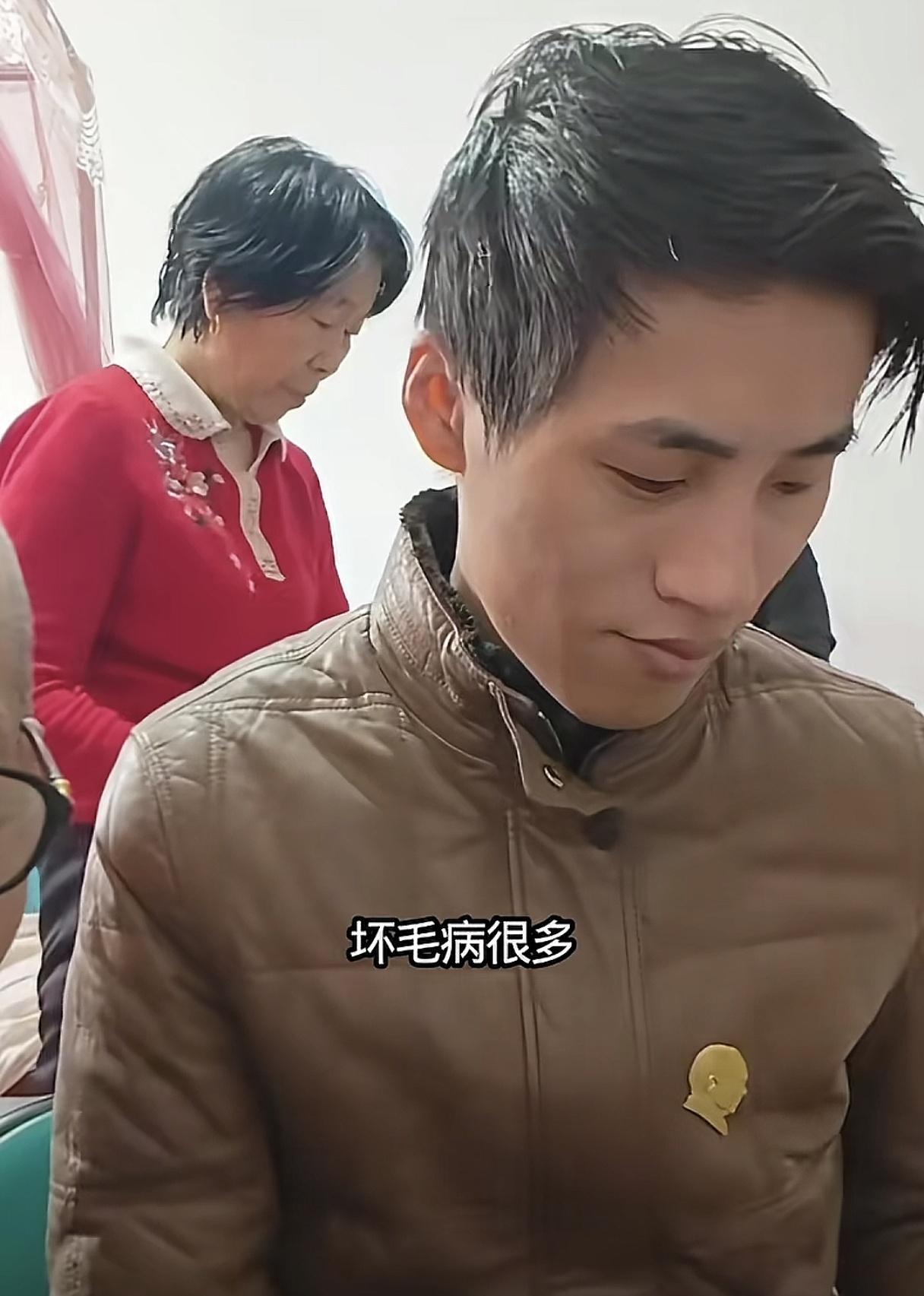 云鹏爸爸说云鹏坏毛病很多，慢慢改吧。让洗头不洗头，让剪头发不剪头发。就像个宝宝一