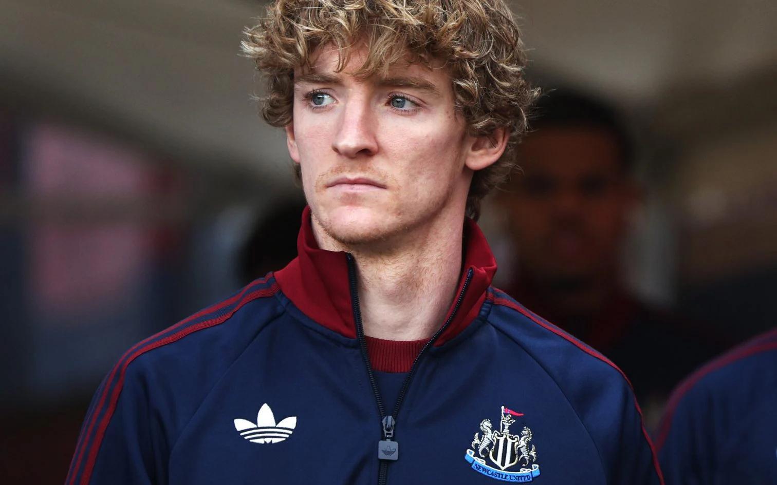 纽卡斯尔vs伯恩茅斯 戈登没有进入纽卡斯尔首发啊，甚至大名单都没进！官方说法是，