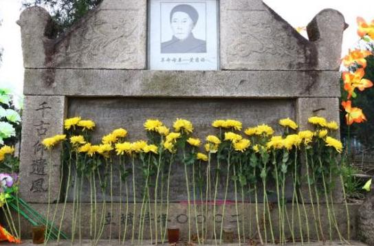 1933年，主席躲进农妇家。没想到，敌人搜查时，农妇却说：“你们要找的人，在我家
