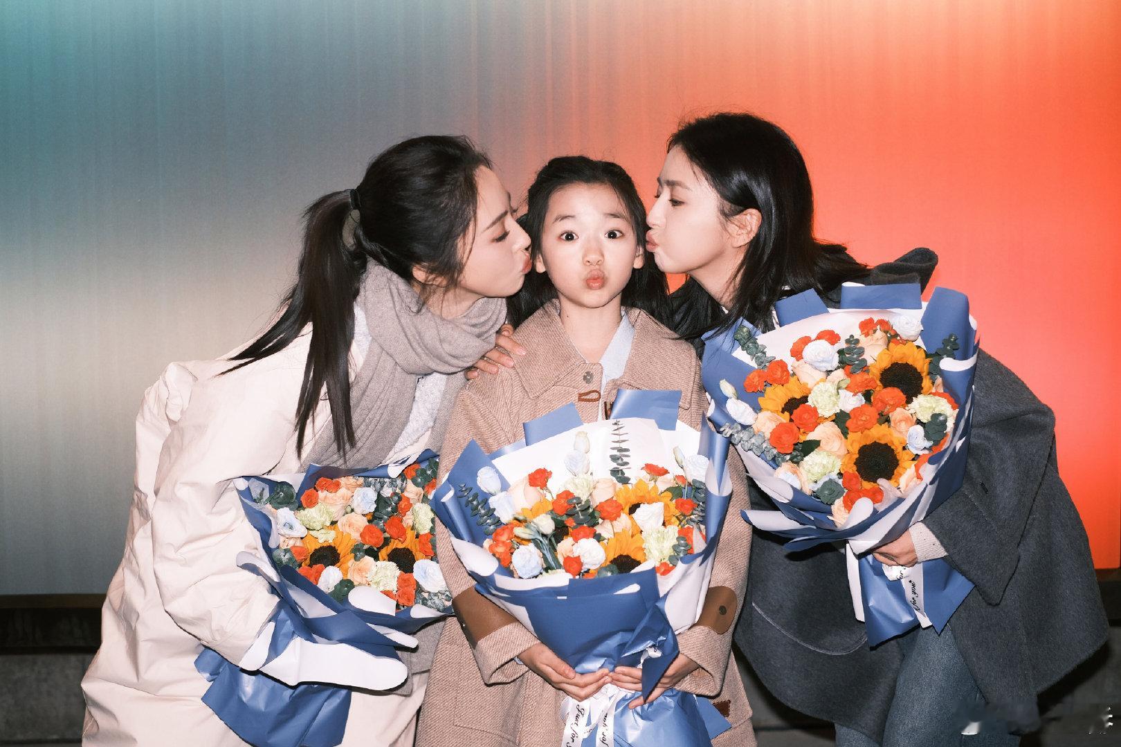 金鸡短片藏温情！佟丽娅小酒窝饰演母女，闺蜜情谊延伸的默契～ 