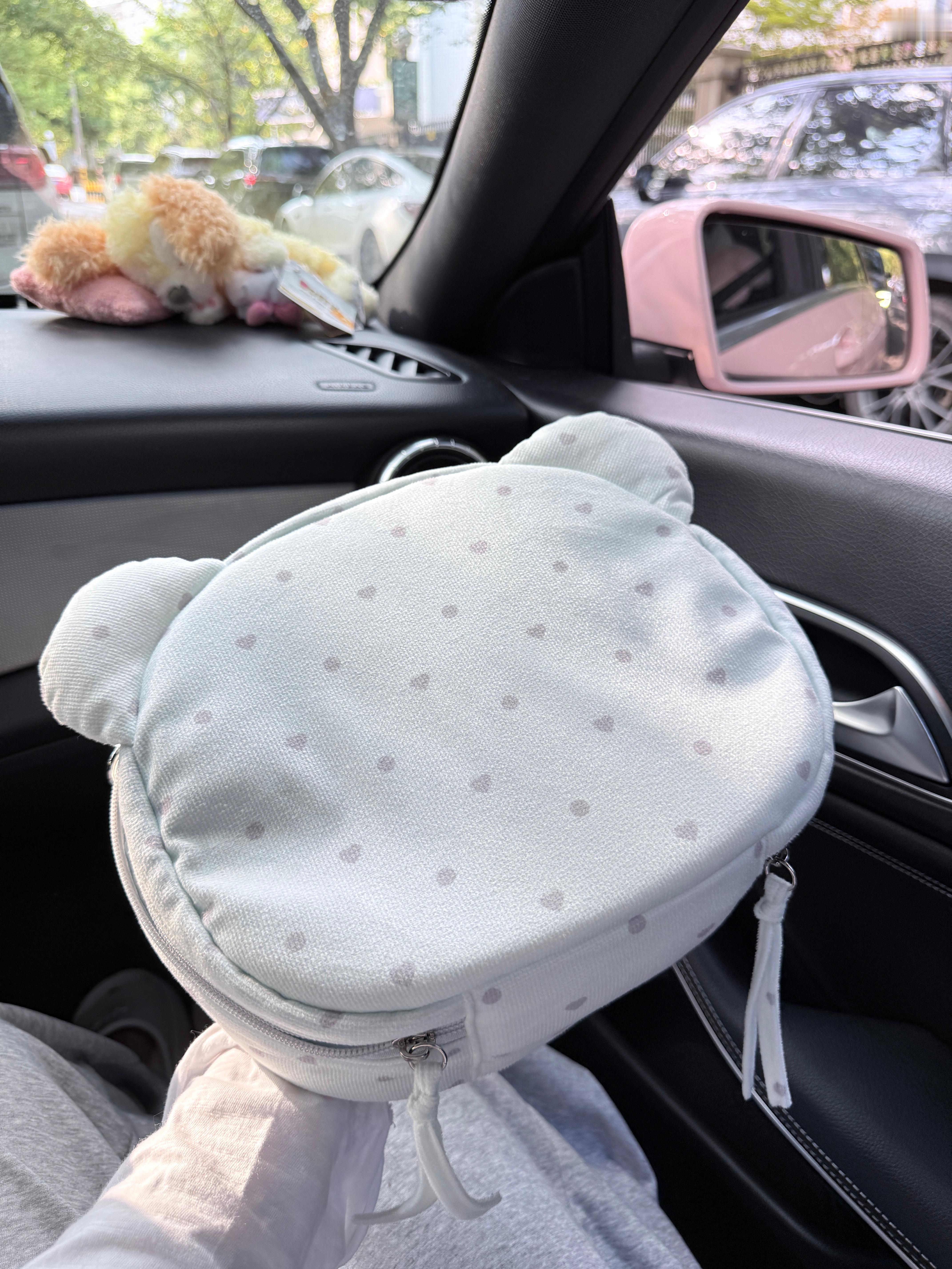 今天在车上化的妆 急急急 晚上吃龙哥…好馋…[流鼻血][流鼻血] ​​​