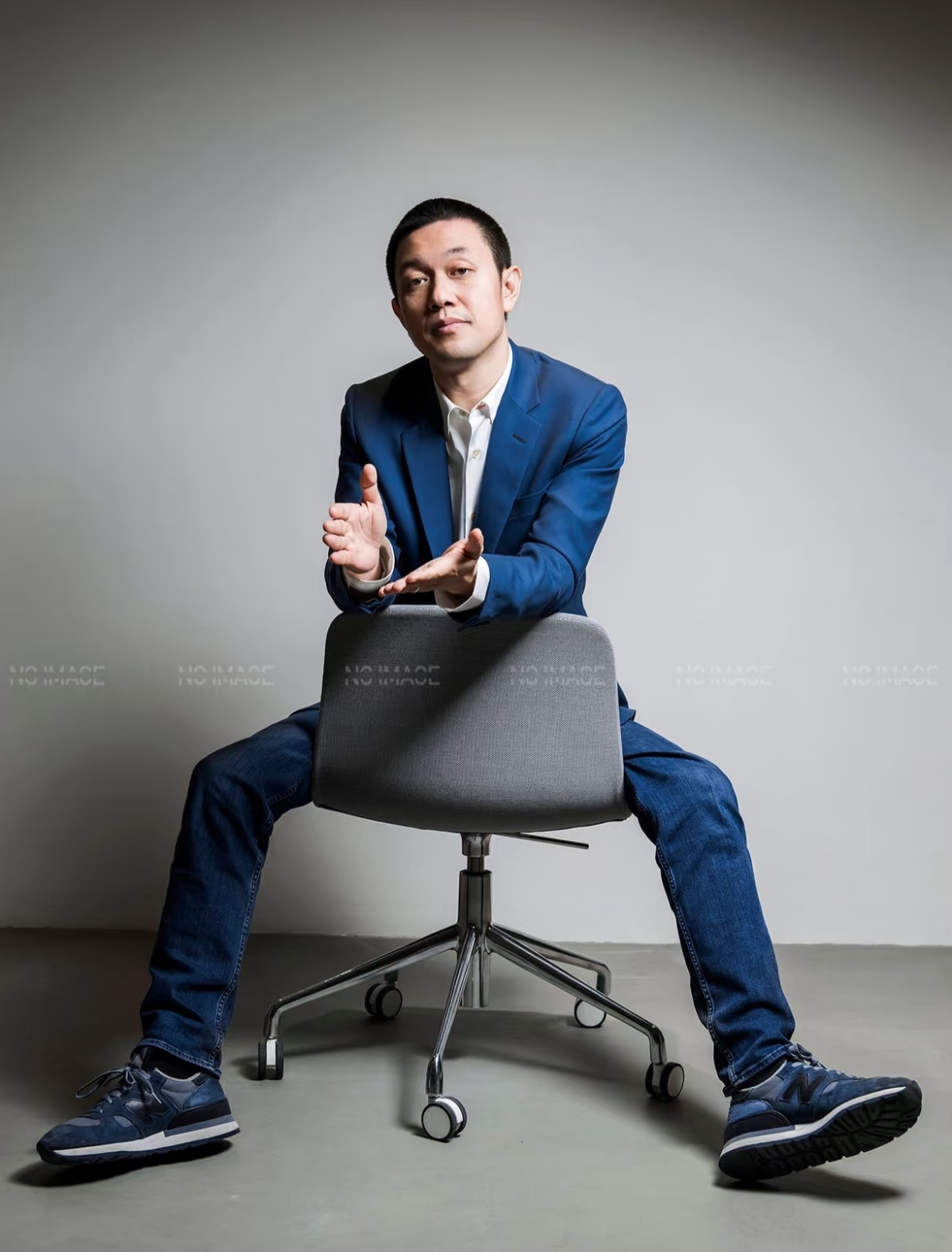 在2024蔚来日上，李斌说：“十年了，蔚来不再是新势力，而是一个成熟品牌。”这话