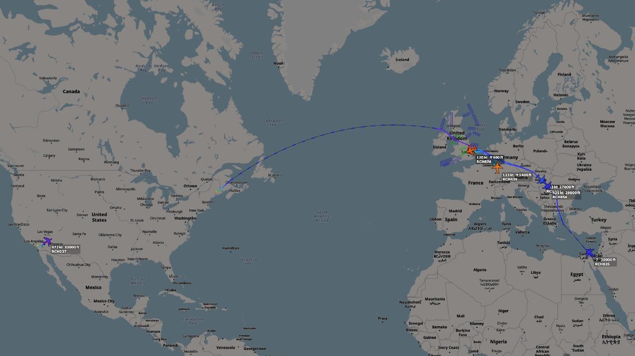 美军的空中加油机正在进行大规模调动，位于加利福尼亚基地的四架KC-135加油机正