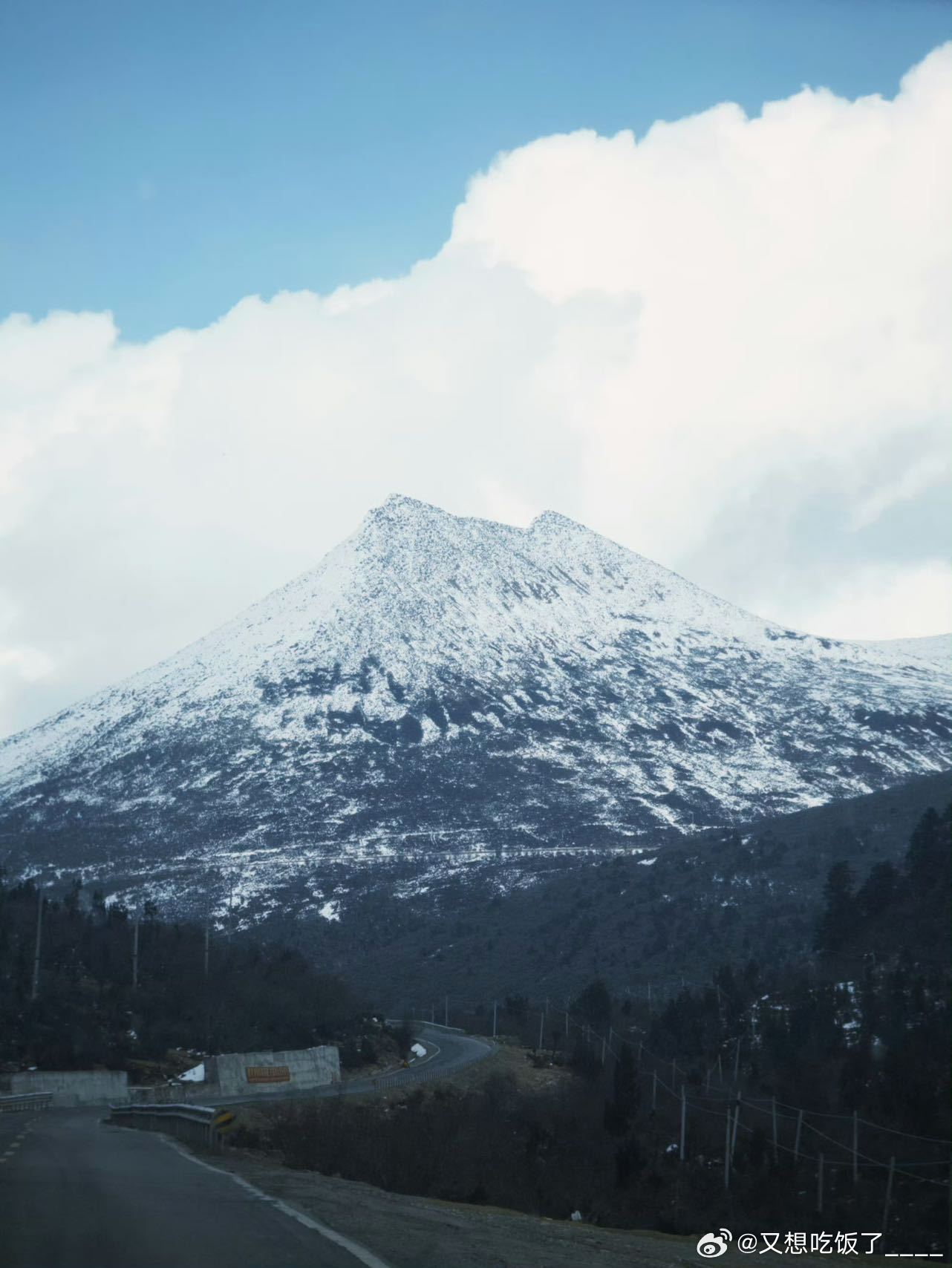 鹭卓连发12张雪山图种地吧谁不向往鹭卓的西藏之行，雪山相伴云海为景，12张图记录