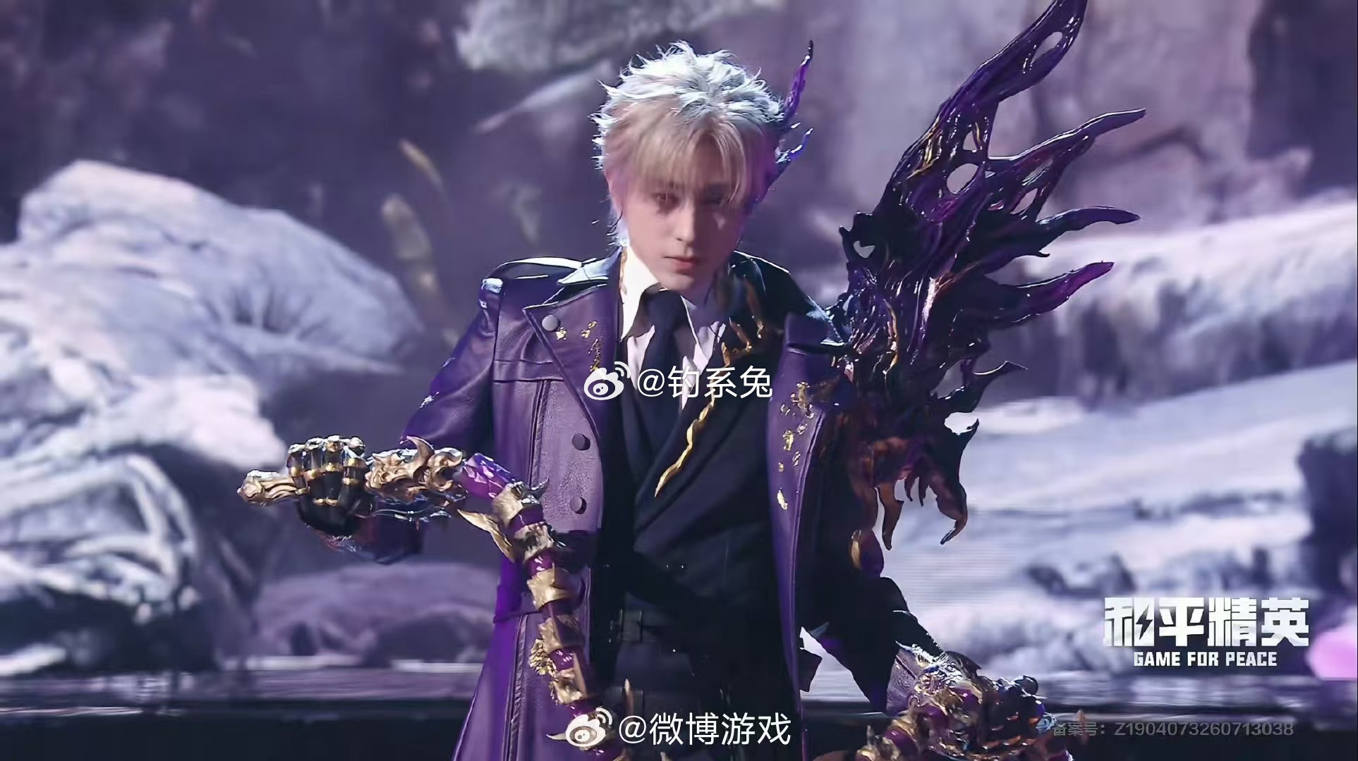 敖瑞鹏金发COS瓦伦压迫感走秀敖瑞鹏掌管鞭子的神敖瑞鹏这波COS直接把游戏Bos