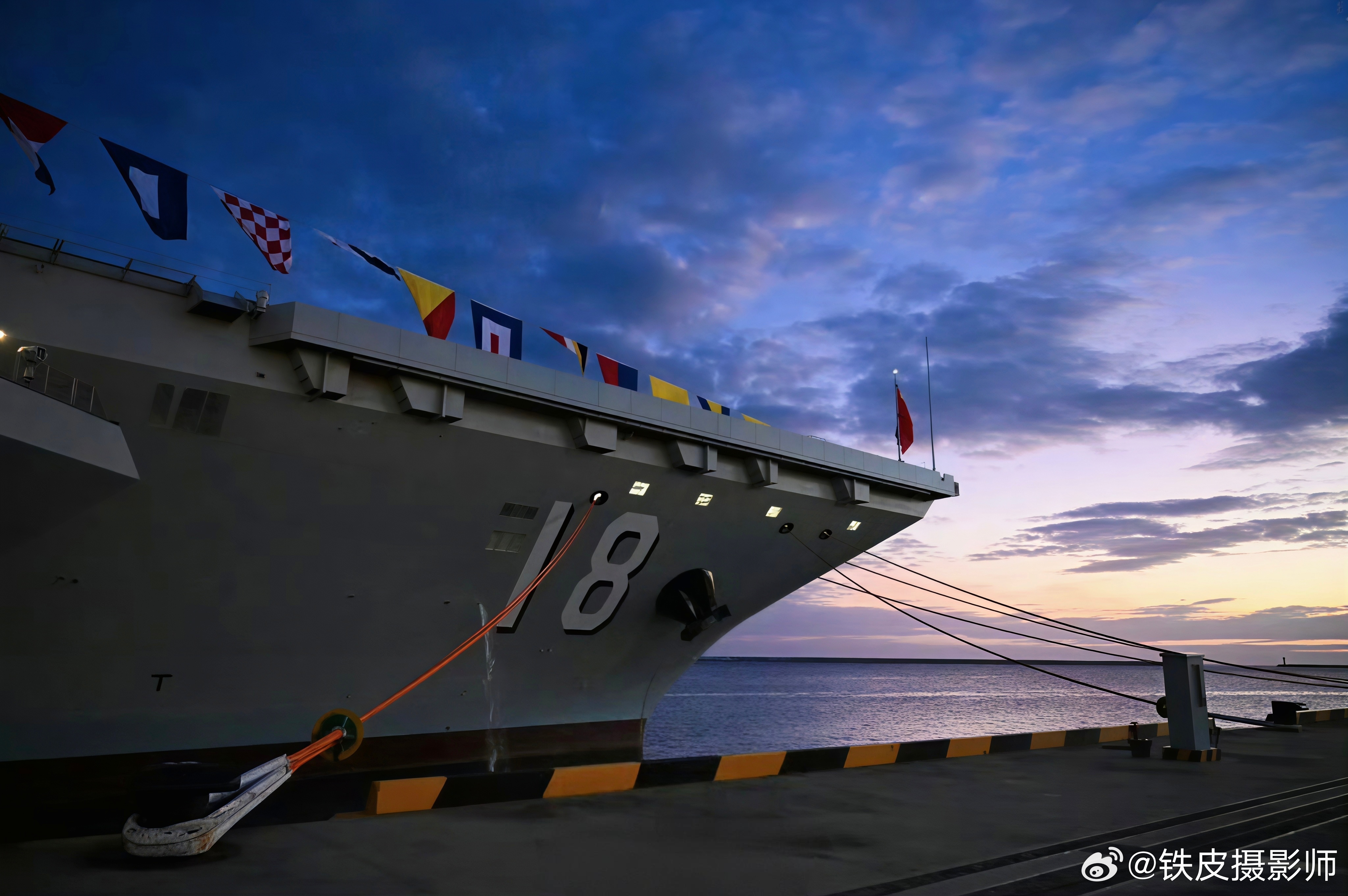 曙光初现，早啊！福建舰[超话]福建舰入役 ​​​