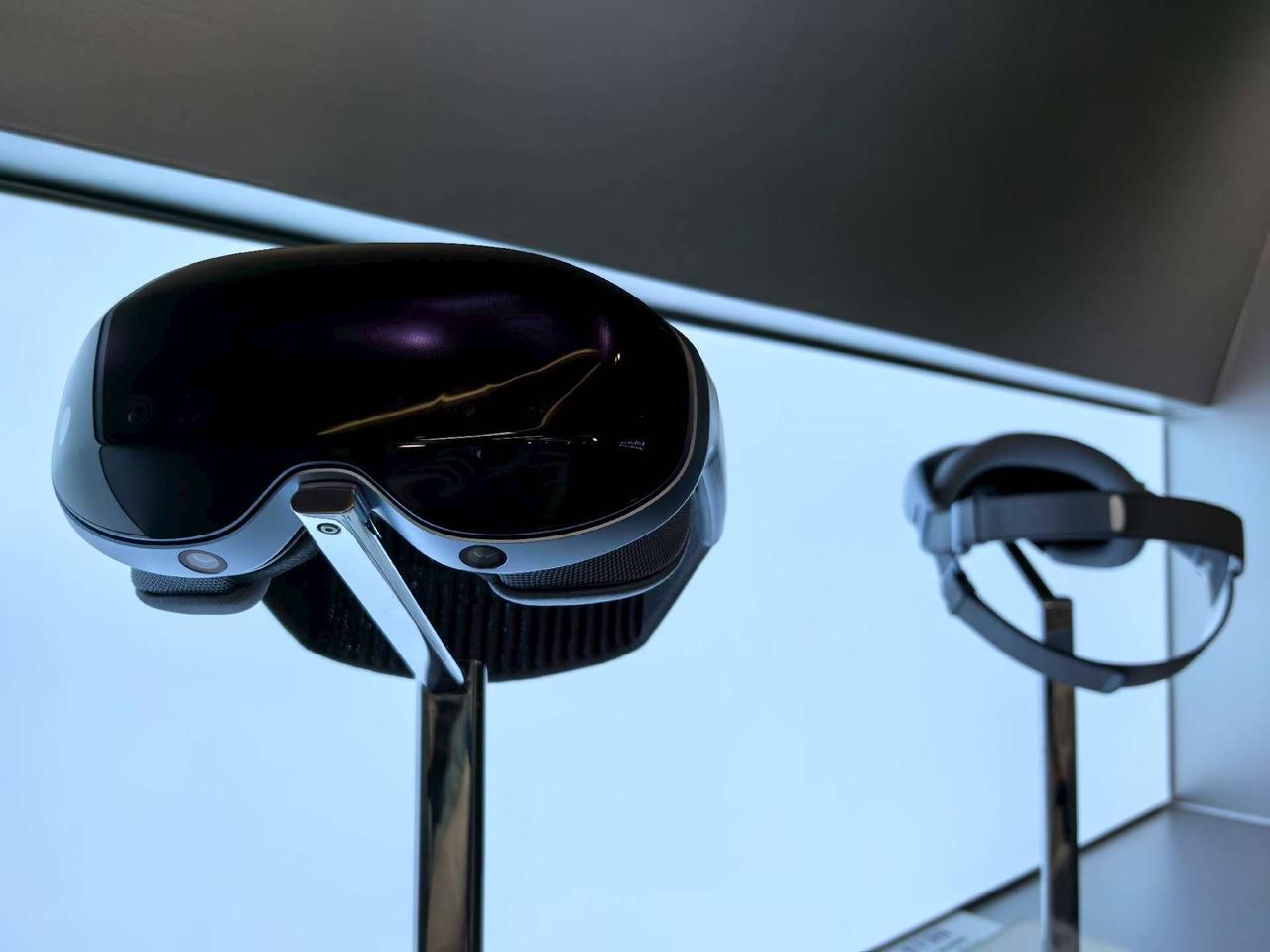 vivo Vision探索版，比想象中的完成度更高，佩戴不易累，还有游戏玩，支持