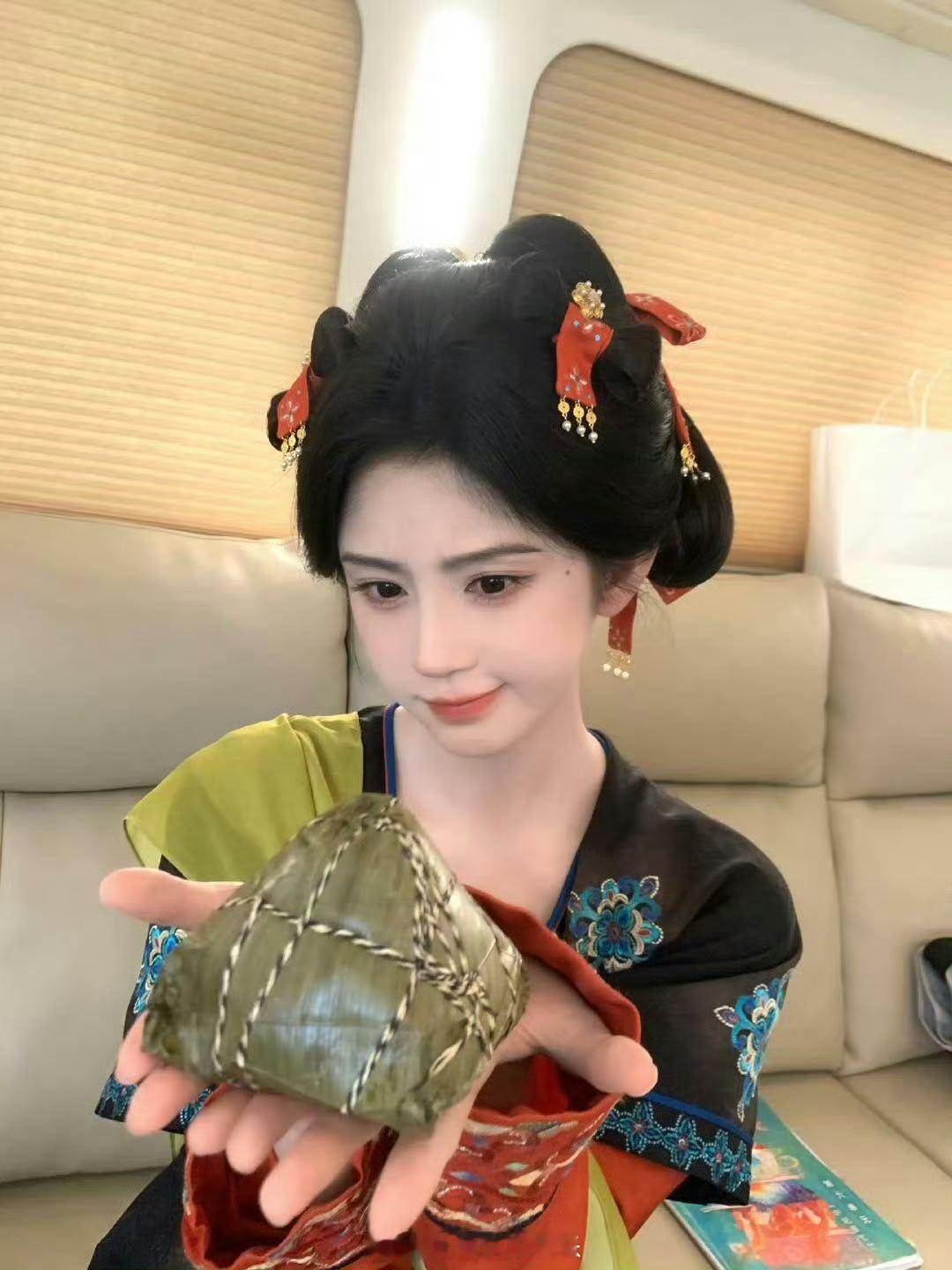 鞠婧祎脸快比粽子小了   真雷霆大粽了 