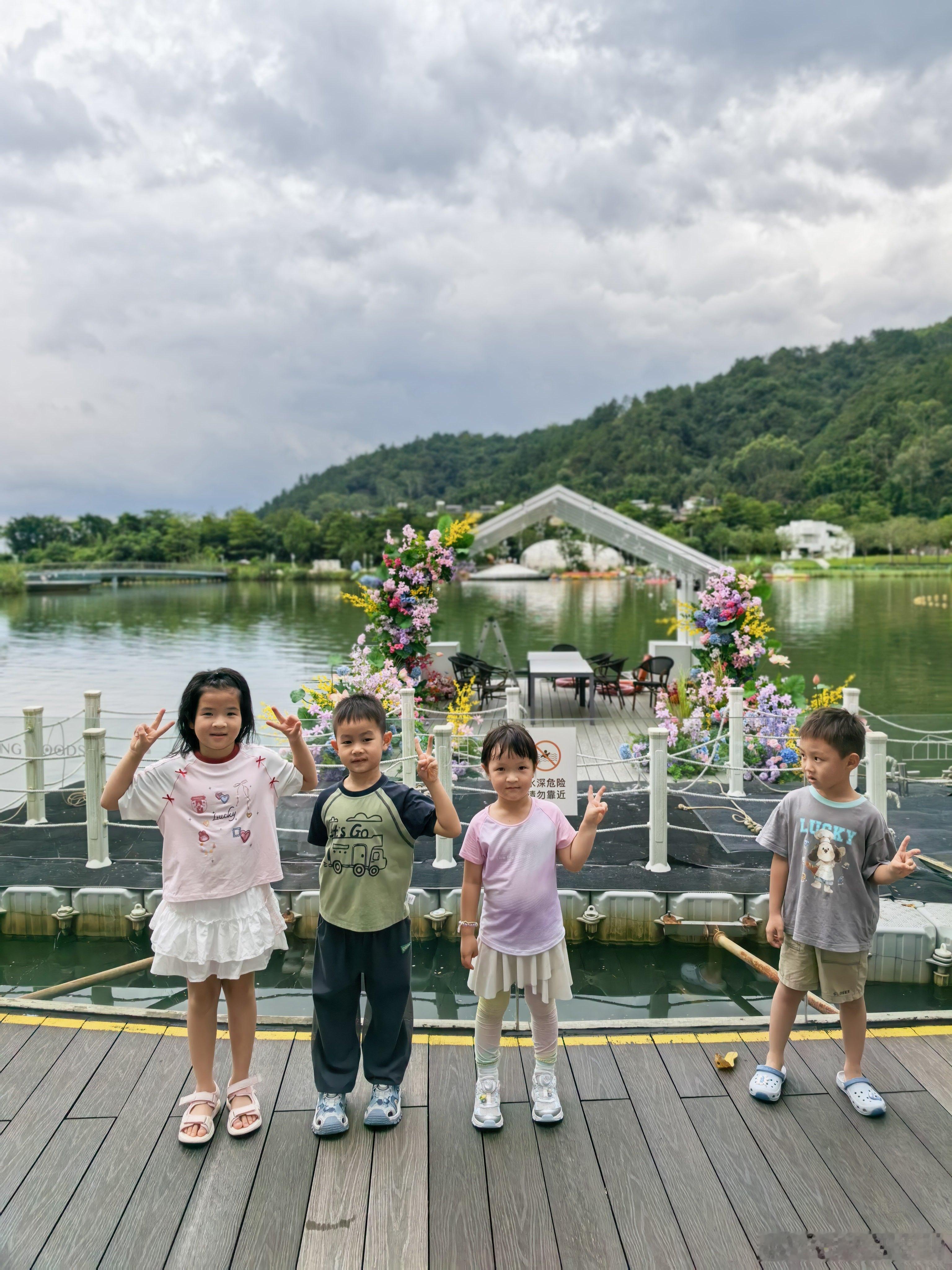 这个周末，老婆组织了隔壁邻居两家，加上我们一共三家人，5小5大10人去了一趟河源