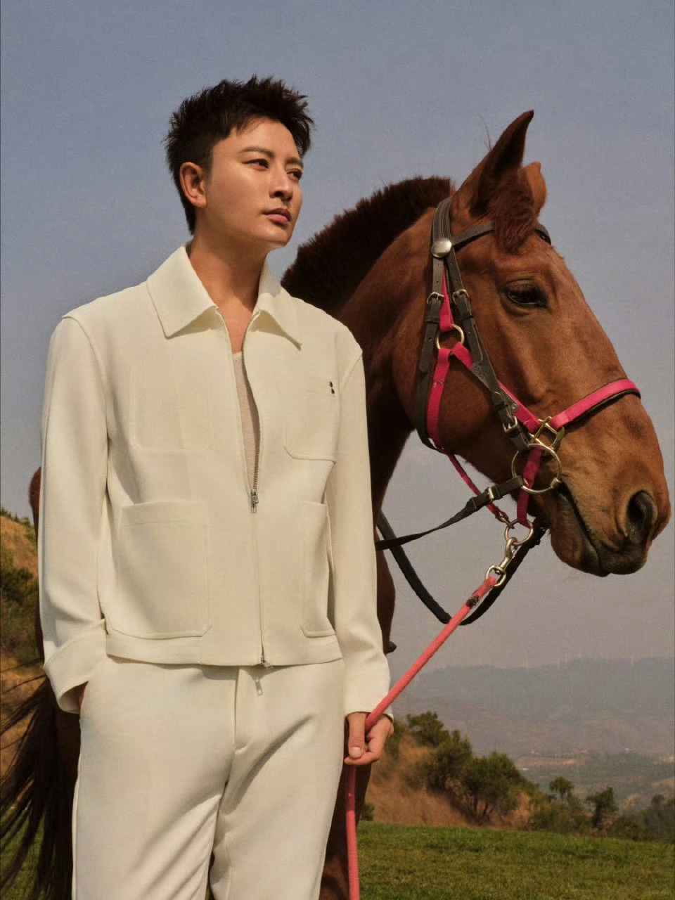 贾乃亮这届爸爸已经开始卷空气了内卷不可怕，健康内卷才最香。贾乃亮带头卷居家空气，